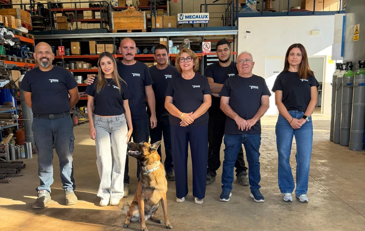 El equipo de Tubosol en su nave de Puerto de Mazarrón